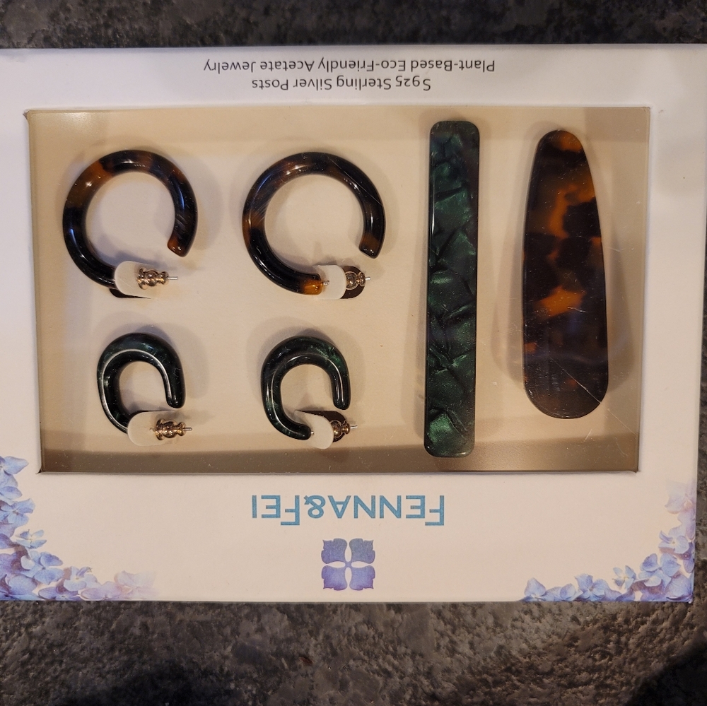 Tortoise/Jade Color earrings + 2 hair clips in gift box